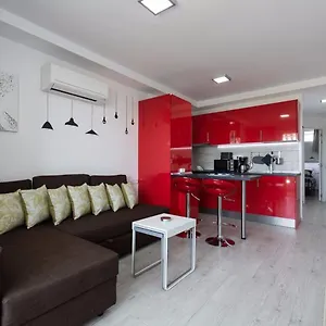 4 Minutes Walk From Yumbo 西班牙